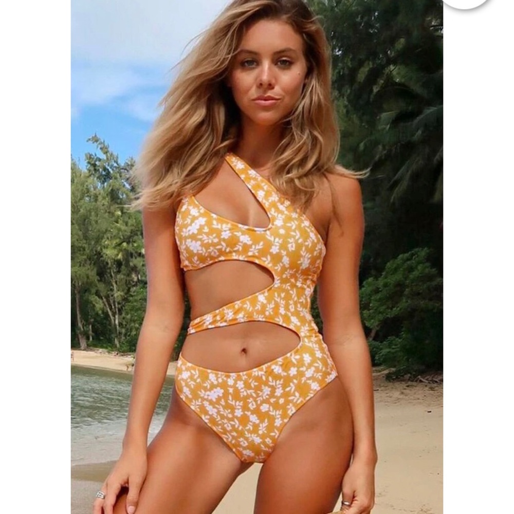 CUPSHE Brilliant Sunshine One-Shoulder Cutout One-Piece swimsuit Monokini XL
